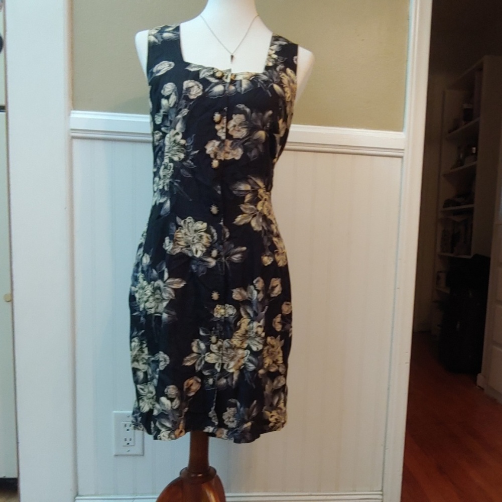 LA BELLE FLORAL BUTTON UP SLEEVELESS DRESS BLACK